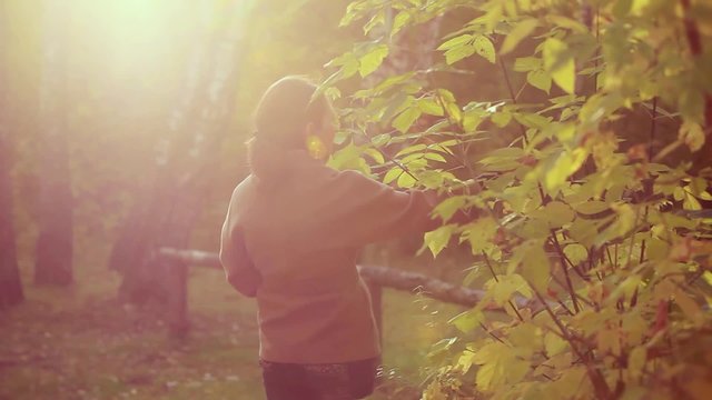 mother with her child walks in autumn park. 1920x1080