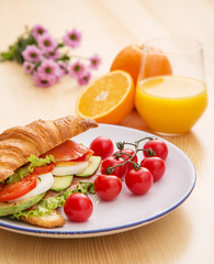 Croissant with fish, tomatoes and lettuce