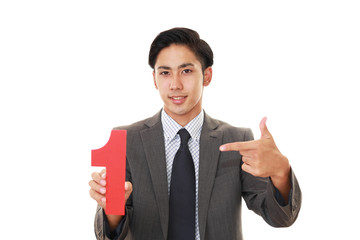 数字を持つ笑顔のビジネスマン