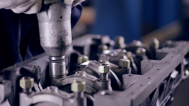 Car engine assembling-disassembling animation loop with alpha-matte