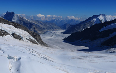 Fototapeta na wymiar Der Aletschgletscher ist Europa's grösster Glacier. Er wird aber infolge des Klimawandels immer kleiner.