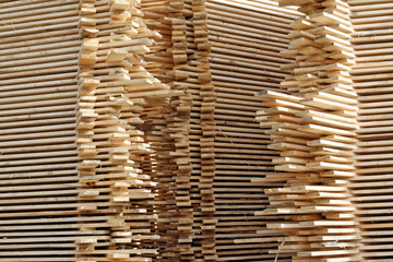 Drewniane deski z tartaku 
