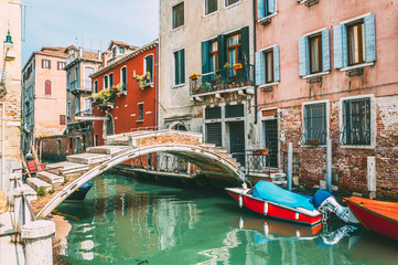 Fototapeta na wymiar Beaufitul canal streets in Venice, Italy