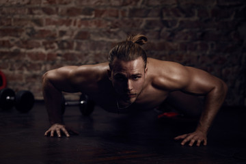 Fototapeta na wymiar Young muscular man doing exercise