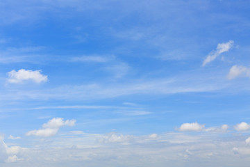 Fototapeta na wymiar cloud on clear blue sky, cloudy dramatic sky background