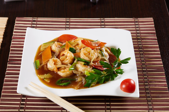 Chinese food shrimp and green vegetable