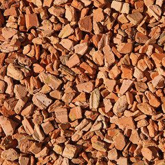 Paillage de briques rouges pillées