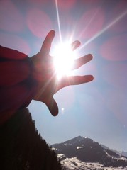 Hand vor Sonne