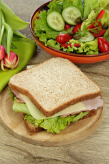 sandwich et salade composée 26032016