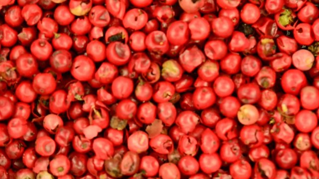 Rosa Pfeffer auf einem Drehteller