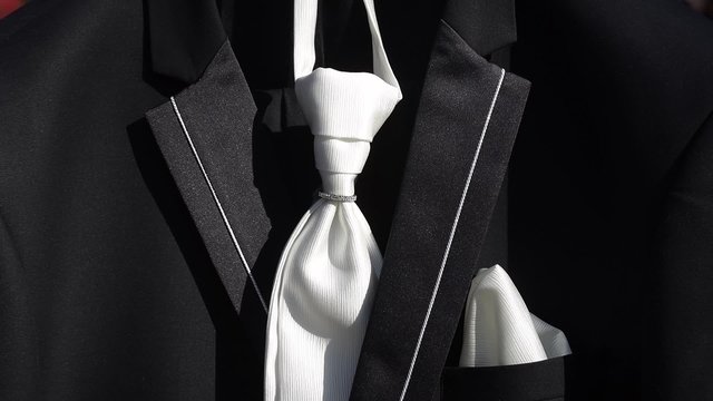  Groom's black suit and white tie
