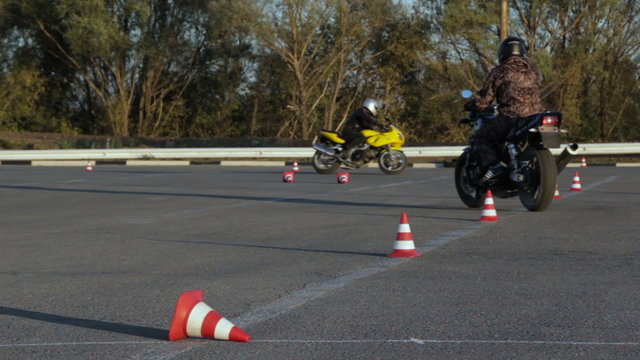 Motorcycle Driving Lessons between traffic cones Moto Gymkhana Motorcyclists