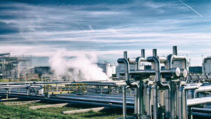 Rohrleitungen einer Industrieanlage // pipelines of industry area