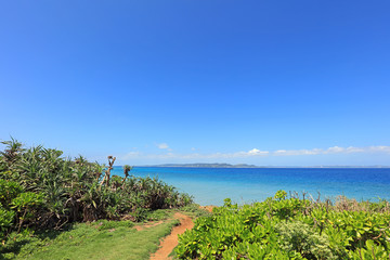 久高島の綺麗な海と夏空