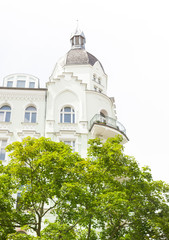 Altbau mit Stuckfassade- Hochformat