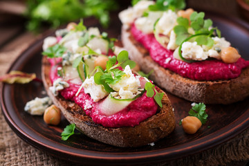 Vegan sandwiches with beetroot hummus, cucumber and blue cheese