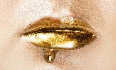 Gold lip gloss.