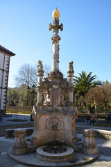 Fototapeta premium fuente de piedra en Comillas, Cantabria