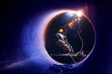 Pipe welding on the pipeline construction