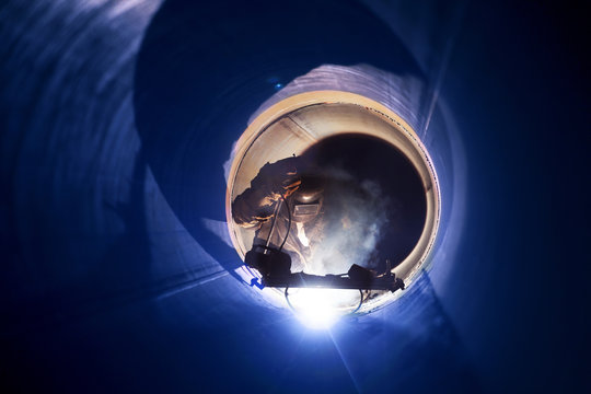 Pipe welding on the pipeline construction