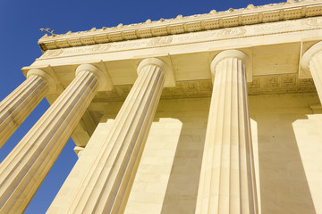 Obraz premium Doric order columns on the eastern corner of the Neoclassical temple, the Lincoln Memorial, National Mall & Memorial Parks, Washington DC