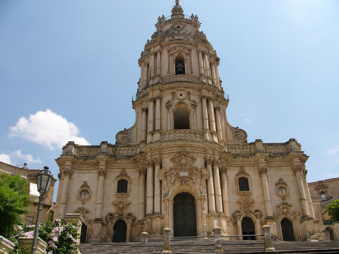 Sicile, Modica, parvis de la cath&eacute;drale San Giorgio