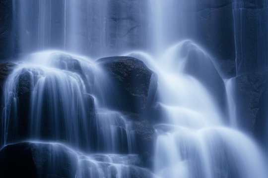 桑ノ木の滝の落水 © iso_guy