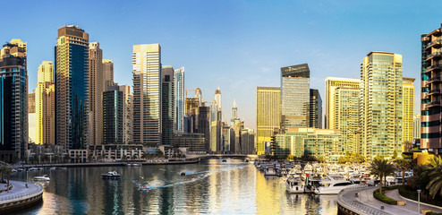 Fototapeta na wymiar Panorama of Dubai marina