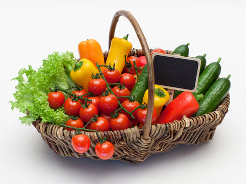 Weidenkorb mit Gourmet-Gem&uuml;se