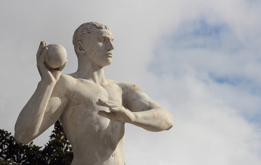 weight throw statue