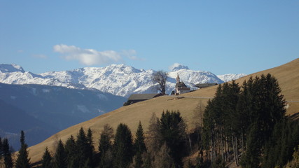 Pustertal Austria - panorama z kościółkiem