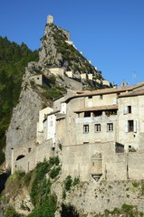 Entrevaux, citadelle et remparts sur Éperon rocheux