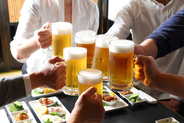 生ビールで乾杯 © BRAD