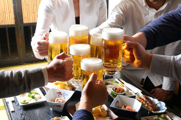 生ビールで乾杯 © BRAD