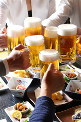 生ビールで乾杯 © BRAD