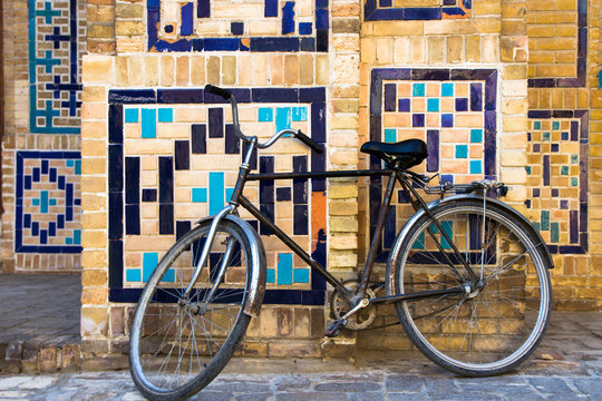 Fototapeta Old bicycle on old street of Bukhara, Uzbekistan