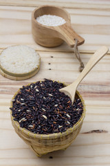 Black glutinous rice (black sticky rice)