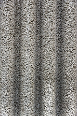 Massive gewellte Mauer