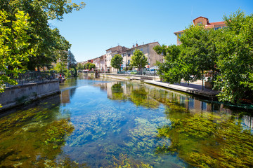 Obraz premium L'Isle-Sur-La-Sorgue, small typical town in Provence, France