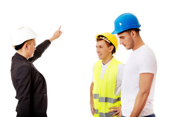 Female engineer talking with two builders 