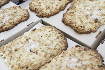 Artisan dry cakes