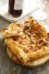 Tart with ham, onion and cheese