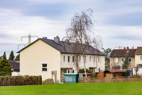 Reihenhaussiedlung am Feldrand