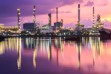 Obraz na płótnie Canvas Oil refinery industry plant