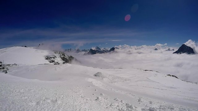 piste de ski dans les nuages 