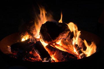 Feuer-Flamme-Feuerschale