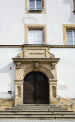 Eingangsportal des Amtsgerichtes in Suluzbach-Rosenberg
