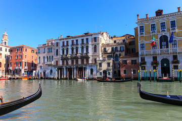 Fototapeta na wymiar Traditional Gondola on a Venice canal