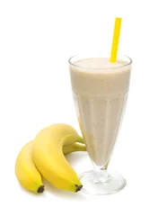Abwaschbare Fototapete Milchshake Bananenmilch-Smoothie auf weißem Hintergrund