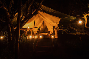 Une tente de luxe dans un safari game lodge